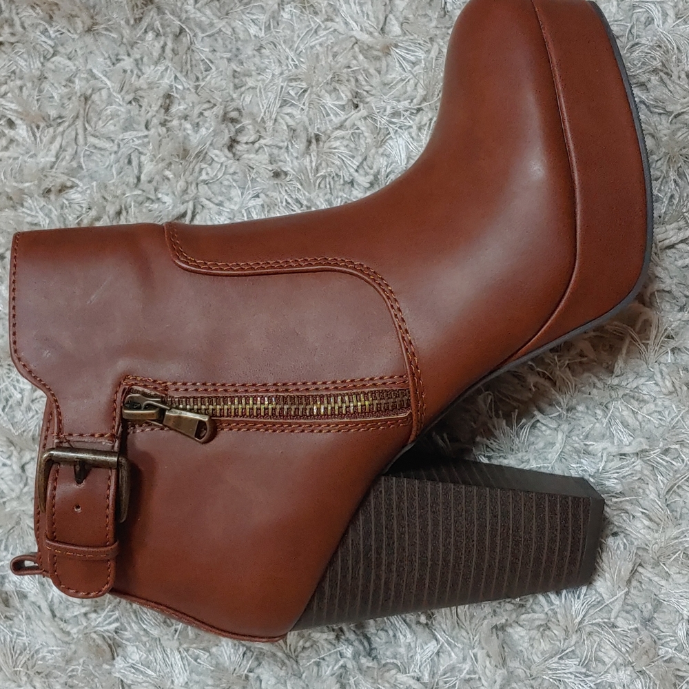 Light brown side zip heeled ankle boot